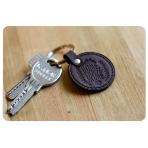 Брелок для ключей "Дом, милый дом" (натур. кожа)