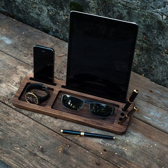 Деревянная подставка для гаджетов