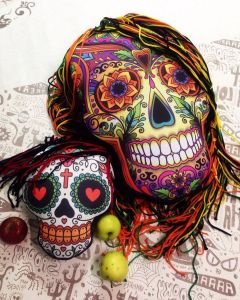 Подушка на Хеллоуин "Череп с шевелюрой" (Санта муэрте), 28х35 см