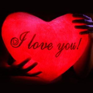 Светящаяся подушка - пылающее сердце "I love you"