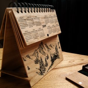 Календарь деревянный "Горы"