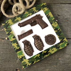 Шоколадный набор "Пистолет с гранатами"