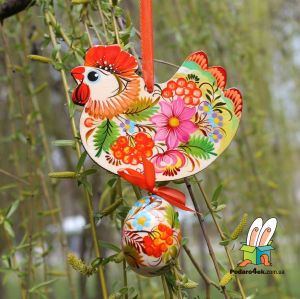 Пасхальный декор " Курочка с пасхальным яйцом" подвеска 07