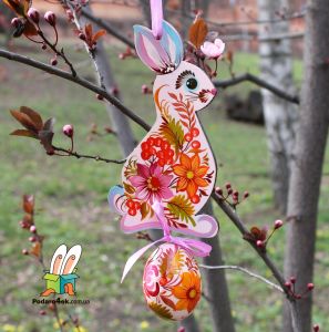 Пасхальный декор " Кролик с пасхальным яйцом" подвеска (01)