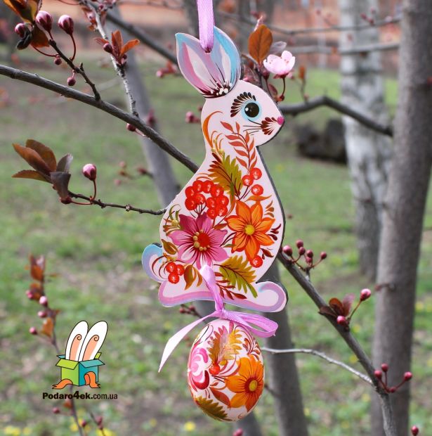 Пасхальный декор " Кролик с пасхальным яйцом" подвеска (01)