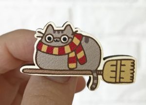 Деревянный значок "Кот Пушин Гарри Поттер"