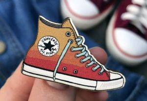 Значок на рюкзак и одежу "Кед"