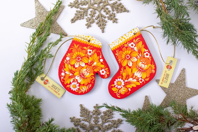 Набор елочных игрушек с Петриковской росписью "Варежка и сапожок"  цветные