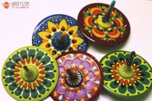 Дзига (волчок или юла) с Петриковской росписью (орнамент)