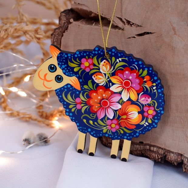 Елочная игрушка с Петриковской росписью "Овечка" цветы на синем