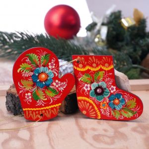 Набор елочных игрушек с Петриковской росписью "Варежка и сапожок" на красном