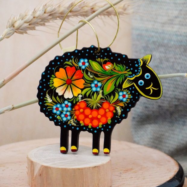 Елочная игрушка с Петриковской росписью "Овечка"