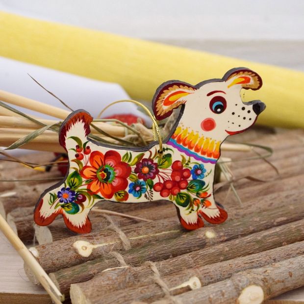 Елочная игрушка с Петриковской росписью "Собачка", цветы на светлом