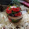 Елочный шар-шкатулка с Петриковской росписью, калина на черном