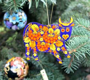 Елочная игрушка с Петриковской росписью "Бычок", пестрый
