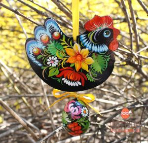 Пасхальный декор "Курочка с пасхальным яйцом" подвеска 02