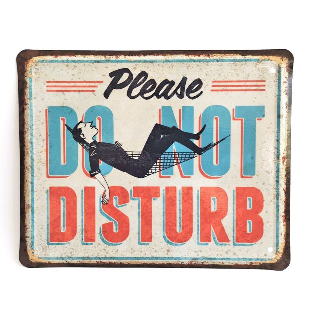 Металлическая табличка "Please do not disturb"
