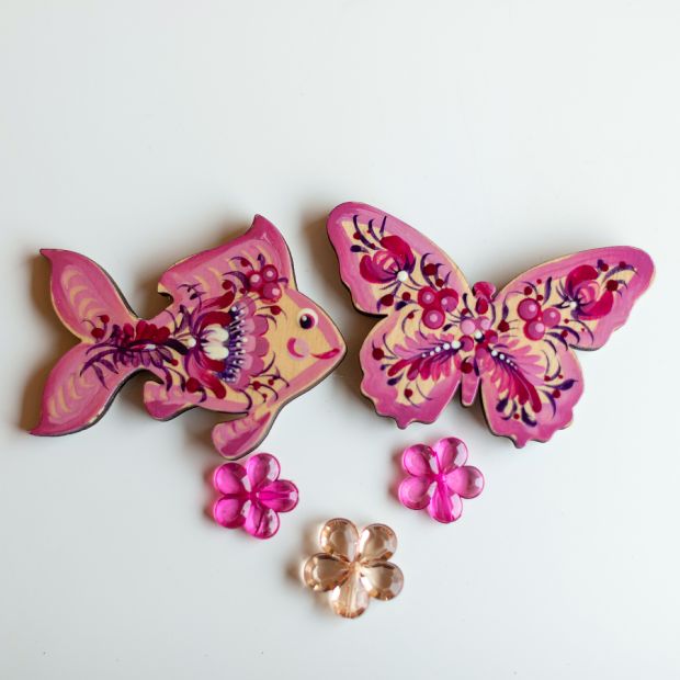 Набор магнитов с Петриковской росписью "Бабочка и Рыбка" в нежно-розовых тонах