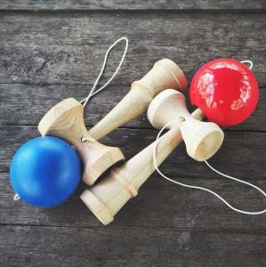 Японская игрушка Kendama в синем цвете