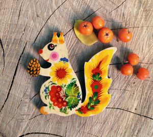 Магнитик на холодильник с Петриковской росписью "Белочка" (01)