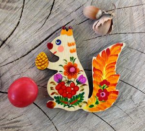 Магнитик на холодильник с Петриковской росписью "Белочка" (04)