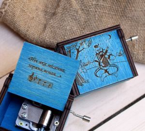 Шарманка музыкальная с украинской мелодией "Нiч яка мiсячна" голубая