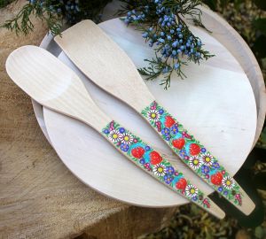 Подарочный  набор лопаток с Петриковской росписью "Клубничка"