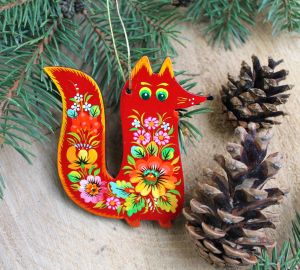 Елочная игрушка  с петриковской росписью "Лиса", цветы на красном