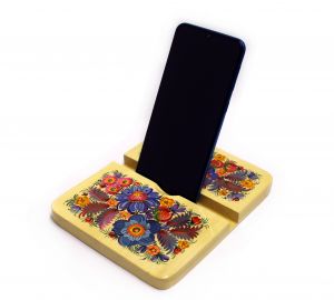 Деревянная подставка для гаджетов с Петриковской росписью "Фиолетовый букет"