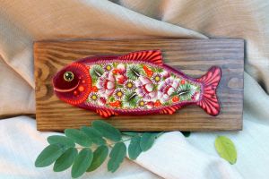 Настенный декор с Петриковской росписью "Чудо рыба", красная улыбка