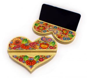 Деревянная подставка для гаджетов с Петриковской росписью "Сердце" (07)