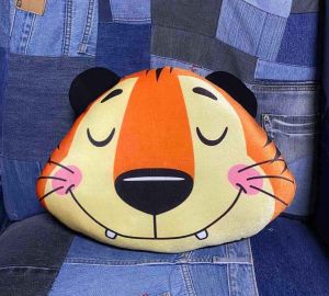 Подушка с принтом "Тигриненок довольный"