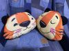 Подушка с принтом "Тигреня з лапками"