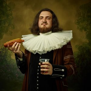 Прикольный мужской портрет с Хот-догом и пивом (Ваше фото) 