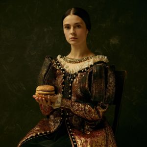 Прикольный женский портрет Дама с бургером (Ваше фото) 