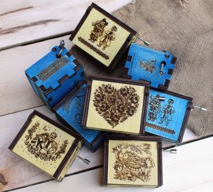 Шарманка музыкальная с украинской мелодией "Несе Галя воду" желтая