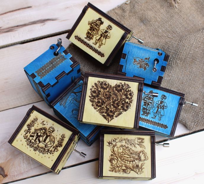 Шарманка музыкальная с украинской мелодией "Несе Галя воду" желтая