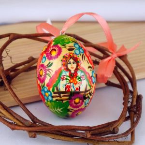 Пасхальное яйцо (писанка) с подвеской "Украиночка"