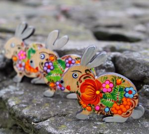 Магнитик на холодильник с Петриковской росписью "Кролик" (03)