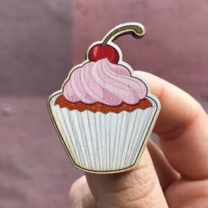 Значок на одежду и рюкзак "Аппетитный капкейк"